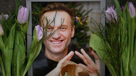 Mama lui Aleksei Navalnii i-a trimis un mesaj emotionant lui Vladimir Putin, pentru a-l convinge sa o lase sa-si vada fiul