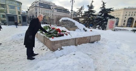 Ambasadorul Romaniei la Moscova a depus o coroana de flori in memoria lui Alexei Navalnii
