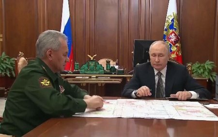 Vladimir Putin felicita militarii care ii executa in <span style='background:#EDF514'>TRANSEE</span> pe ucrainenii neinarmati. Noi mereu am actionat in acest fel