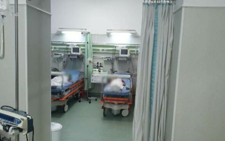 Trei frati au ajuns la spital dupa ce au dormit in aceeasi <span style='background:#EDF514'>CAMERA</span>. Ce s-a intamplat in timpul noptii