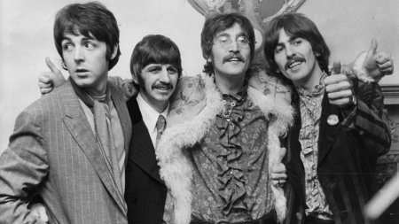 The Beatles: Patru filme, o poveste "cea mai celebra <span style='background:#EDF514'>TRUPA</span> din toate timpurile"