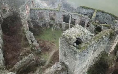 Cetatea Soimos din Arad risca sa dispara din neglijenta. Unul din zidurile monumentului din secolul XIII s-a prabusit