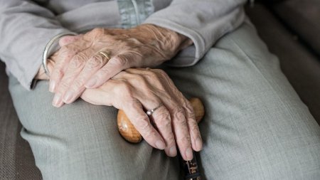 Descoperire in biologie. Care este varsta maxima pana la care poate trai un om