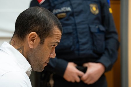 Dani Alves, fostul jucator al FC Barcelona, condamnat la patru ani si jumatate de inchisoare pentru viol