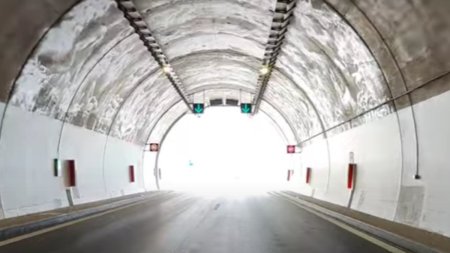 Imagini cu cel mai lung tunel de autostrada din Bulgaria. Drumul catre Grecia este mult mai scurt de acum