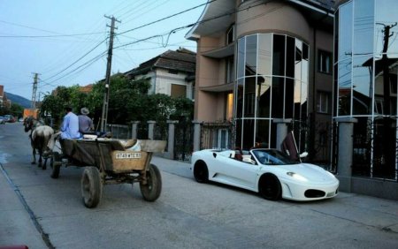 Cel mai bogat sat din Romania, unde Ferrari-ul e considerat ve<span style='background:#EDF514'>CHITU</span>ra. Putini romani stiu de existenta lui