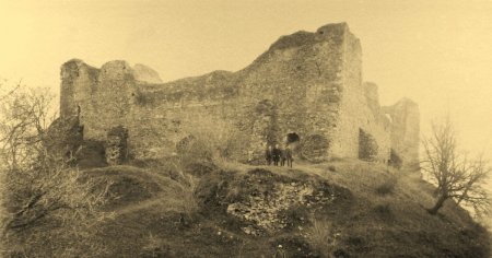 Ante <span style='background:#EDF514'>CASTRU</span>m Nempch. Istorii din alte veacuri despre o fortareata medievala: Cetatea Neamt