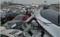 Carambol cu peste 100 de masini pe o autostrada acoperita de gheata. Mai multe persoane au fost ranite. VIDEO