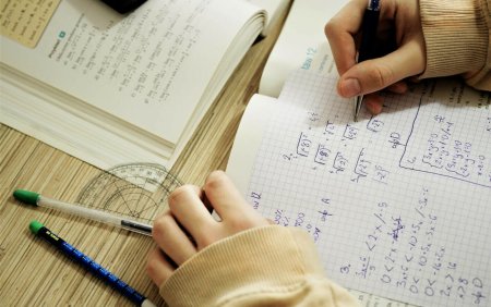 Dezastru la simularea Evaluarii Nationale. 58% dintre elevi au luat sub 5 la Matematica