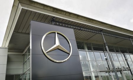 <span style='background:#EDF514'>ACTIUNILE</span> Mercedes-Benz au urcat in jur de 5%