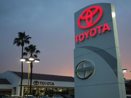 Probleme la producatorul japonez Toyota. 280.000 de vehicule, rechemate in service