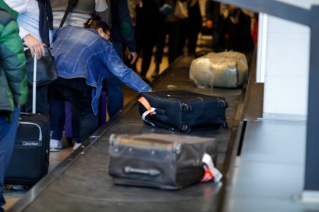 Scad <span style='background:#EDF514'>TIMP</span>ii de asteptare a bagajelor pe Aeroportul Henri Coanda. Modernizarea de 3,2 milioane de euro, finalizata