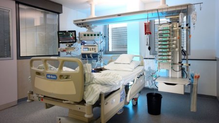 Bolnavii unui spital din Romania nu mai trebuie sa stea la pat, legati <span style='background:#EDF514'>DE U</span>n aparat. Medicii ii monitorizeaza wireless