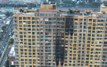 Incendiu violent intr-un bloc de locuinte din China. Cel putin 15 persoane au murit, 44 sunt ranite