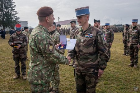 Grupul de lupta al NATO din Romania are un nou comandant: colonelul <span style='background:#EDF514'>BENOIT</span> Chrissement