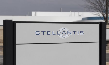 Pachetul salarial al sefului Stellantis a crescut anul trecut cu 56%, la 36,49 milioane de euro