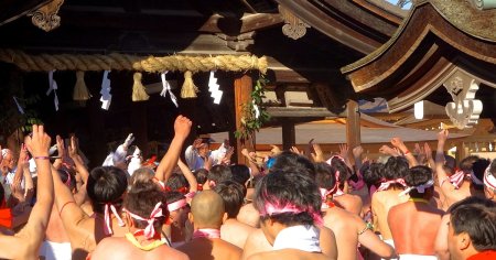 Femeile din Japonia pot participa pentru prima data in 1250 de ani la Festivalul Goliciunii