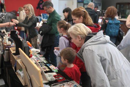 Targ de Martisor la Sala Dalles din Capitala. Obiceiuri de 1 Martie in diferite zone ale tarii