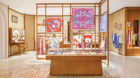 Cea mai importanta veste din ultimii 16 ani pentru industria luxului din Romania: grupul francez Hermés vrea sa deschida un magazin in zona Ateneului din Bucuresti