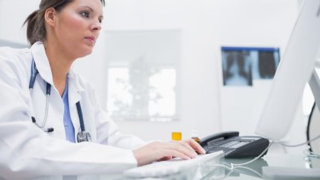 Retete medicale, pe model <span style='background:#EDF514'>POLONEZ</span>: date pacientilor pe telefon, nu pe hartie