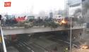 Protestul tractoarelor la <span style='background:#EDF514'>BRUXELLE</span>s, scene de gherila urbana. Fermierii dau foc, forteaza blocajele politiei si asediaza cladirile UE