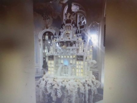 Vedeta unei nunti a fost un tort de 50 de kilograme de glazura care a costat 15.000 de euro
