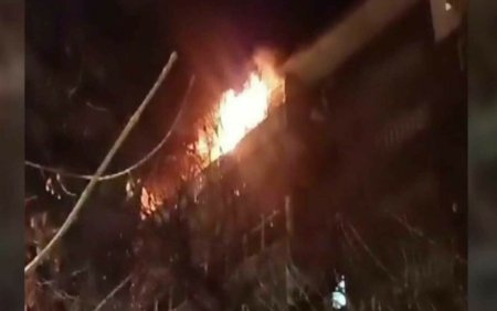 O lumanare aprinsa a provocat un incendiu intr-un apartament din Bucuresti. Au fost flacari mari si in <span style='background:#EDF514'>BRAGADIRU</span>