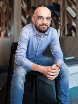 ZF IT Generation. Adrian Florea, fondator al SoNexy - retea sociala bazata pe invatare: Suntem in mijlocul primei runde de finantare. Vrem sa strangem 500.000 de euro