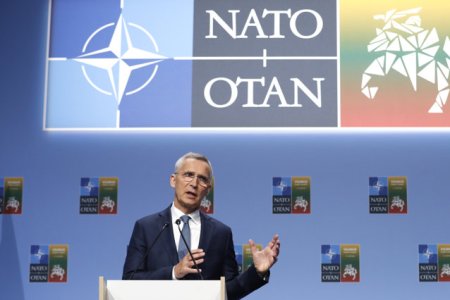 Stoltenberg: nu exista planuri privind dislocarea de militari NATO in Ucraina