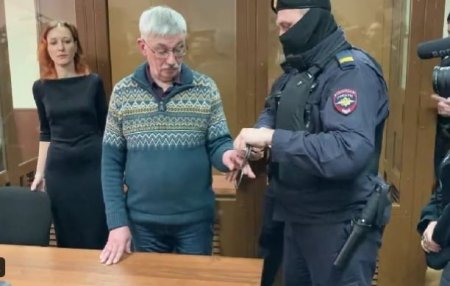 Disidentul rus Oleg Orlov, condamnat la doi ani si jumatate de inchisoare pentru ca a criticat razboiul din Ucraina