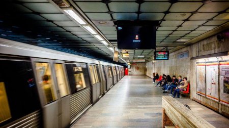 Incident in statia de metrou Timpuri Noi: Doua garnituri de metrou s-au tamponat