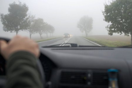 Ceata in Bucuresti si in mai multe judete. Vizibilitatea este scazuta in unele locuri sub 50 de metri
