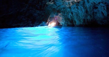 Descoperire in Grota Albastra, cea mai frumoasa pestera din lume, odata piscina privata a imparatului Tiberius