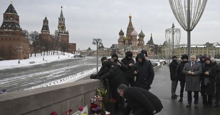 Noua ani de la asasinarea opozantului rus Boris Nemtov: 20 de ambasadori occidentali au depus flori la locul crimei