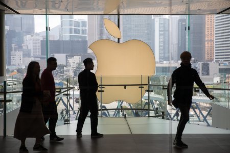 Apple renunta la planul de a lansa o masina electrica. Automobilul urma sa rivalizeze cu Tesla