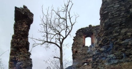 Cetatea inaccesibila de la hotarul Banatului cu Transilvania, in pericol. Fortareata medievala este un simbol al Lipovei
