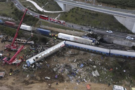 <span style='background:#EDF514'>PROTESTE</span> in Atena la un an de la cel mai grav accident feroviar din Grecia