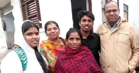 Doi frati din India au fugit de acasa si s-au ratacit. A durat 13 ani pentru a-si regasi familia, ce au patit