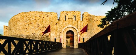 Cetatea de Scaun a Sucevei va fi redeschisa pentru vizitare incepand de maine, dupa ce a fost refacut podul de acces