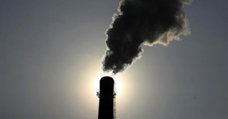 Fechet: Emisiile de gaze cu efect de sera din sectorul industrial romanesc au scazut cu 71%