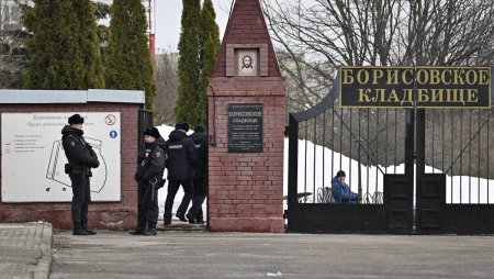 Politia a inceput sa patruleze in Cimitirul Borisovski, din Moscova, cu o zi inainte de inmormantarea lui Aleksei Navalnii