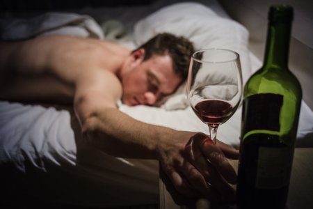 De ce nu este bine sa bei alcool inainte de culcare
