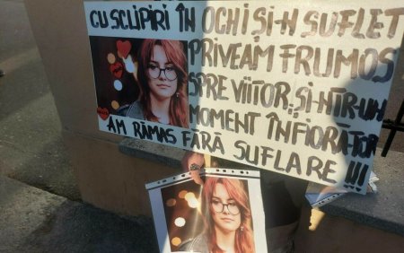 Puscarie pe viata. Colegii Melisei, fata de 14 ani ucisa in Gradina Botanica din Craiova, au protestat in fata Tribunalului
