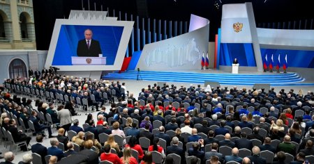 <span style='background:#EDF514'>DISCURSUL LUI PUTIN</span>: aberatiile decrepite ale stalinismului tarziu printre sfichiuiri de amenintari nucleare