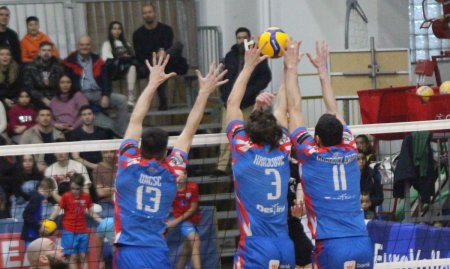 Liga 1 se muta la <span style='background:#EDF514'>VOLEI</span>! Steaua, Dinamo, Rapid si Galati se lupta pentru Cupa!