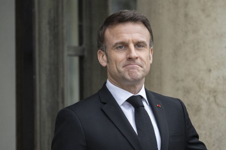 Presedintele francez Emmanuel Macron a promis ca va face baie in Sena, cu ocazia Jocurilor Olimpice de la <span style='background:#EDF514'>PARI</span>s