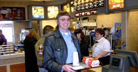 Detinatorul recordului Guiness pentru cei mai multi Big Mac mancati intr-o viata: Multi spun ca ar trebui sa fiu mort VIDEO