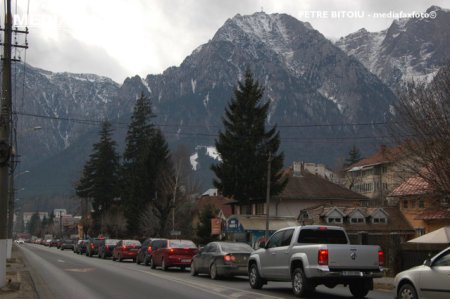 Valea Prahovei, blocata si in timpul saptamanii. CNAIR anunta restrictii de circulatie pe DN1 intre <span style='background:#EDF514'>COMARNIC</span> si Sinaia