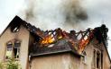 Casa si masina unei femei au fost incendiate de camatari, din cauza unei datorii lasate de fostul chirias
