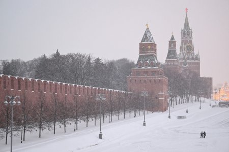 Kremlinul admite ca a fost elaborat un acord de pace cu Ucraina, la doua luni dupa declansarea razboiului, dar refuza spuna in ce consta acesta